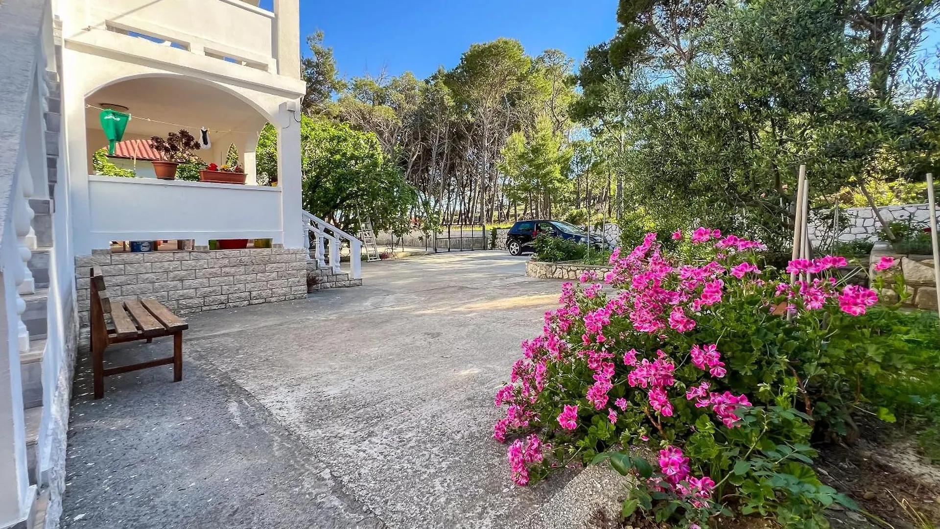 Apartments Franjo Mundanije
