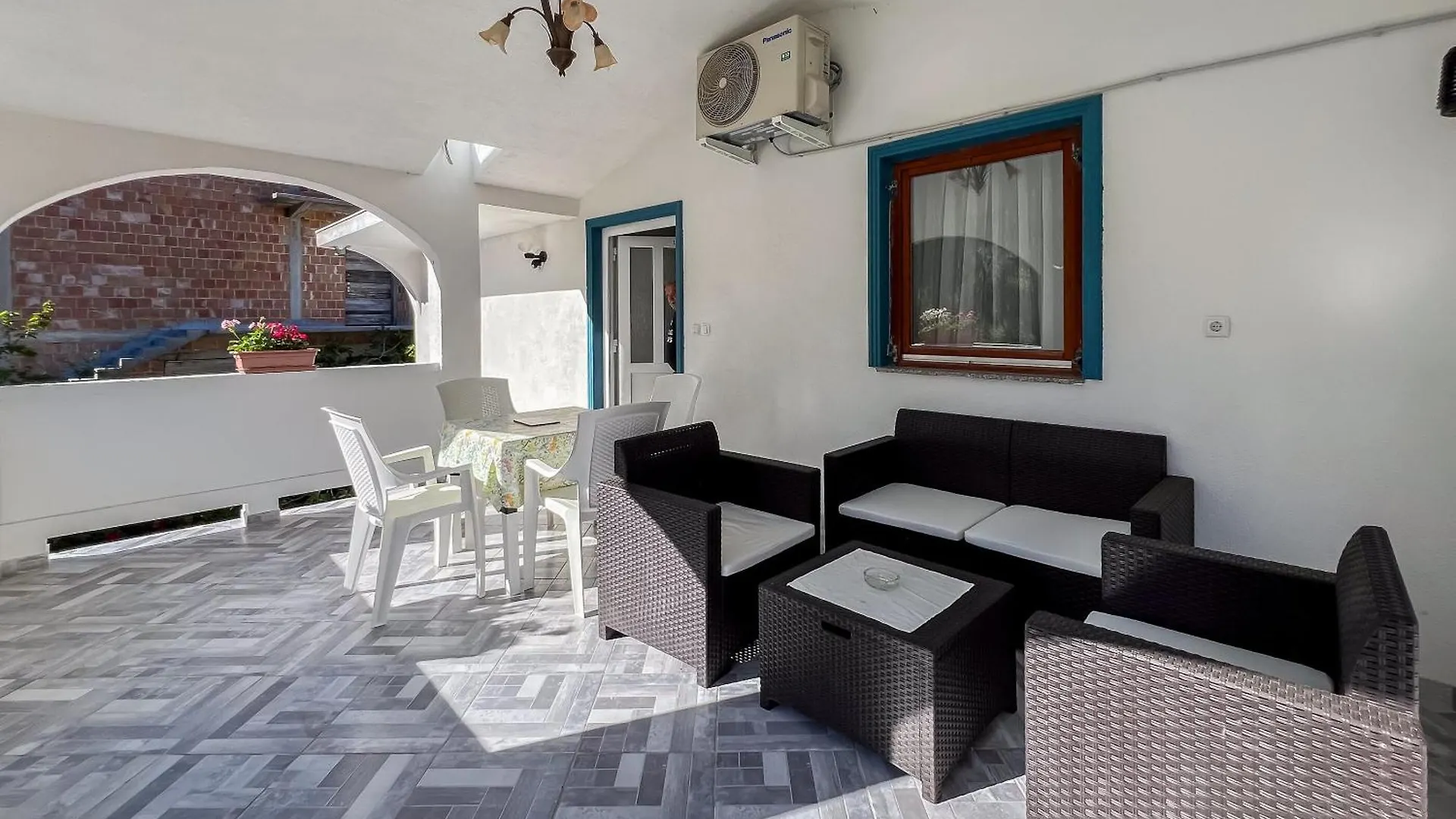 Apartments Franjo Mundanije